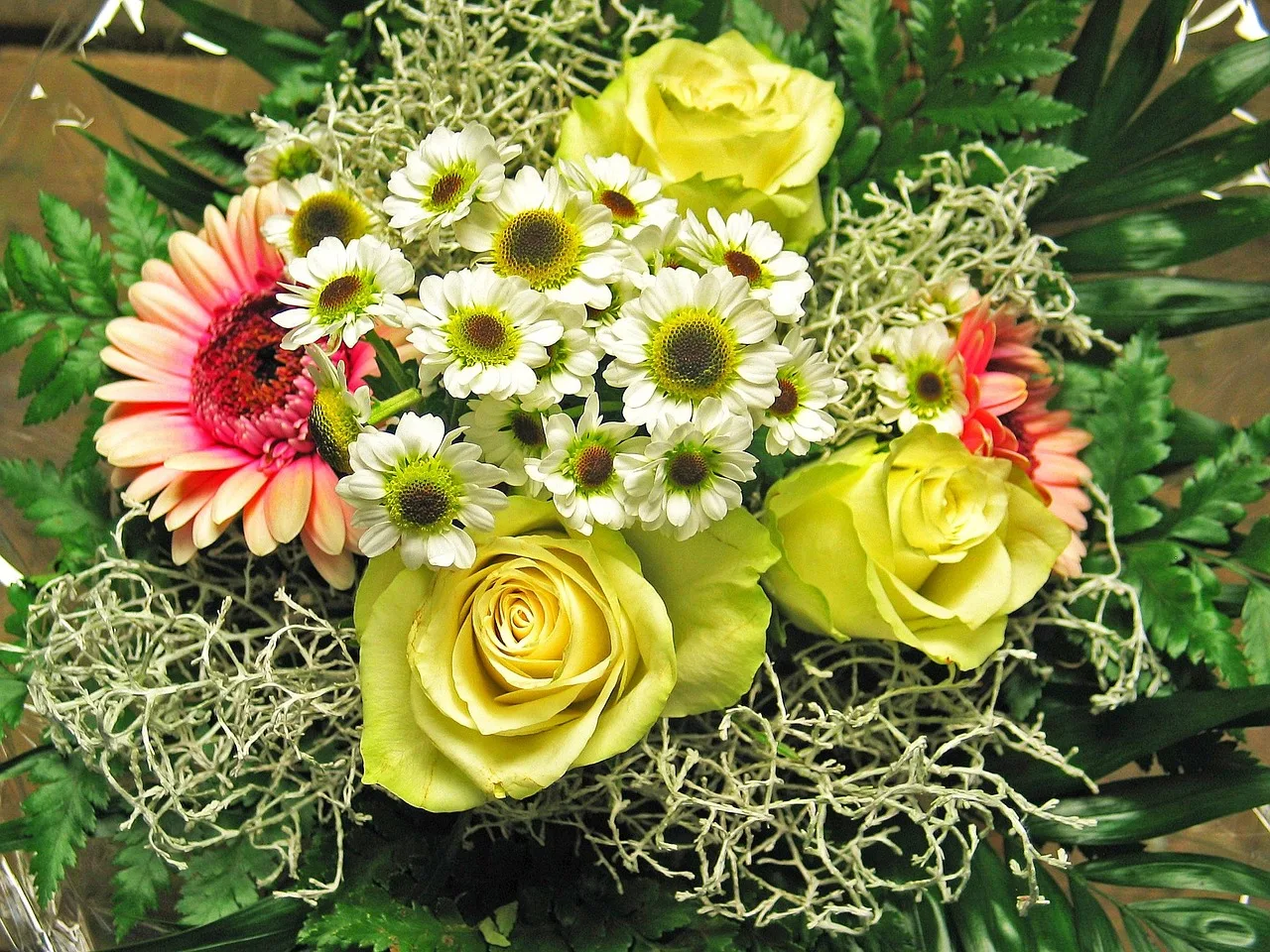 bunch of flowers, roses, flower, vase, love, affection, blossoms, yellow, birthday greeting, date of birth, flower background, congratulate, beautiful flowers, fragrance, valentine's day, gerbera, bloom, plants, flower wallpaper, cut flowers, nature, garden, flower shop, gardener, tie, florist. Florist performance indicators worth a monthly review