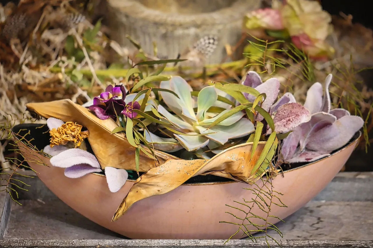 deco, floral arrangement, flower, beautiful flowers, flower wallpaper, flower background, plant, blossoms, floristic, flower arrangement, table decorations, festivity, decorating, decoration, decorative, florist, leaves, nature. When a florist business turns a profit, and what decides it